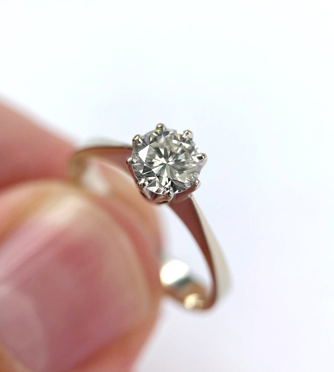 Die Pflege und Restauration von antikem Schmuck – So bleibt dein Schatz schön