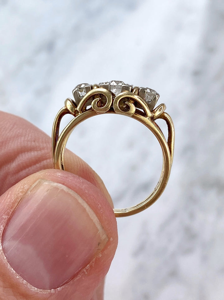 Vintage Diamantring aus Gelbgold: "Funkelnde Altschliffe"