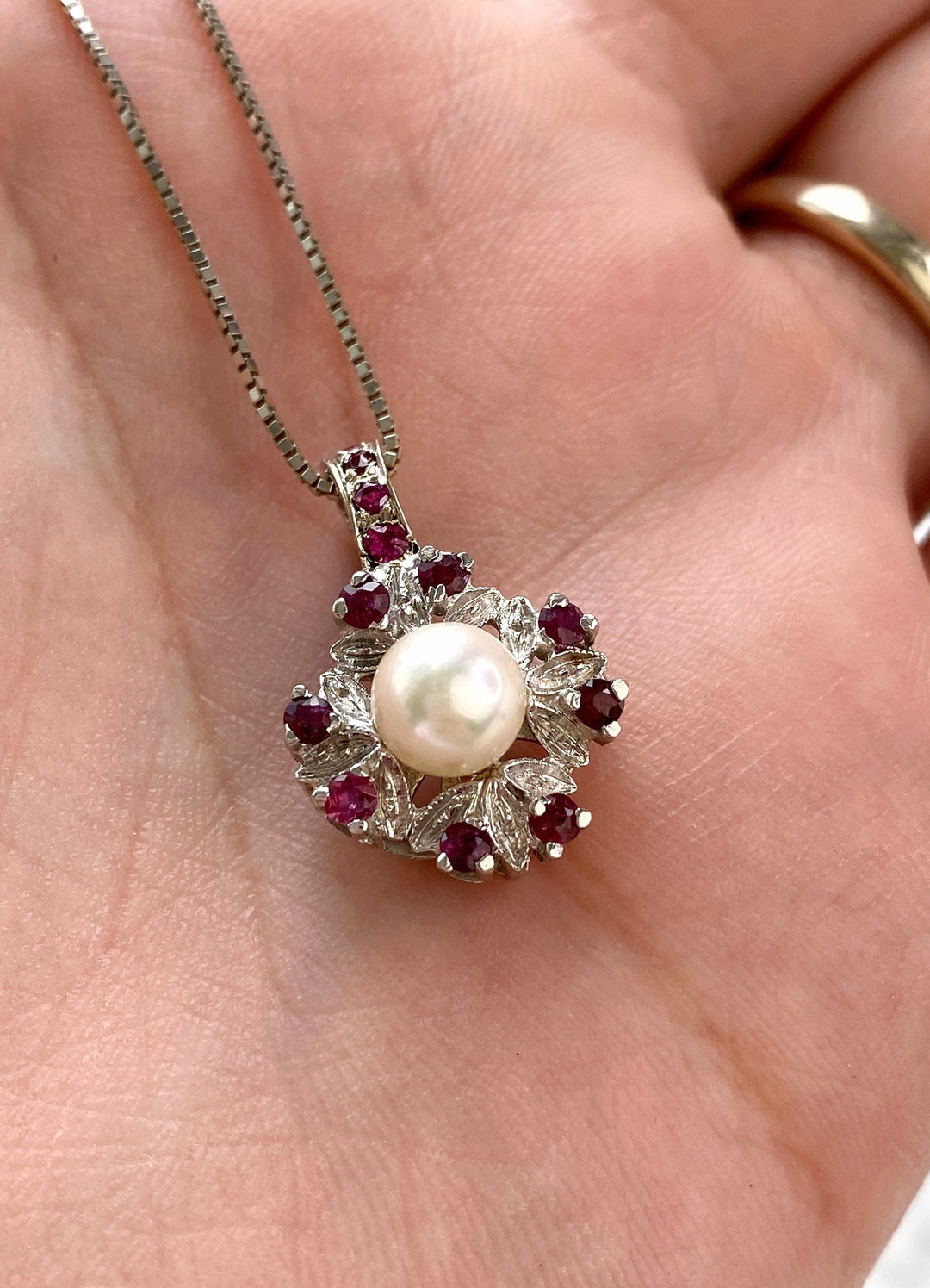White gold pendant with pearl & rubies: "Eternal Beauty"