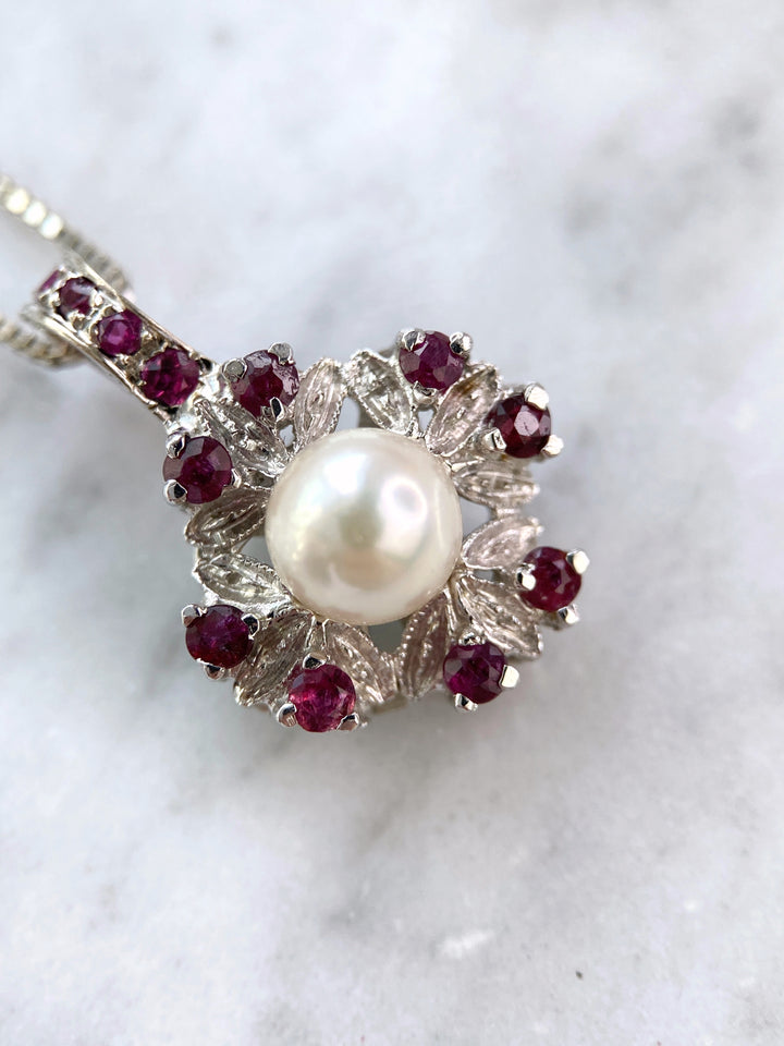 White gold pendant with pearl & rubies: "Eternal Beauty"