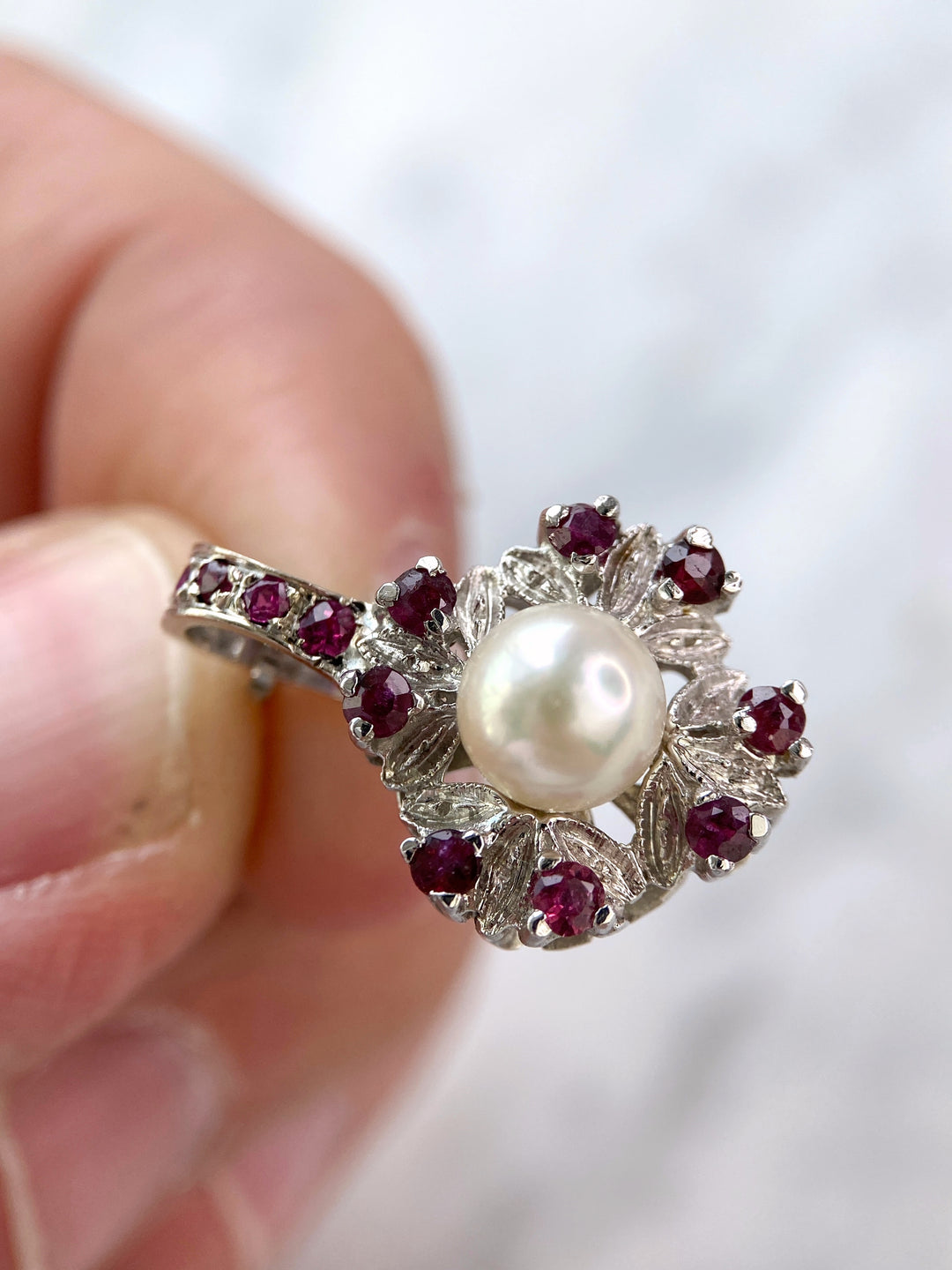White gold pendant with pearl & rubies: "Eternal Beauty"
