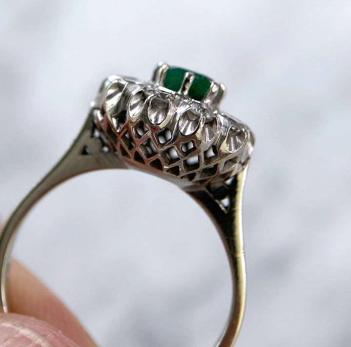 White gold ring with emerald & diamonds (together approx. 0.9 ct): "Damaged Magic"
