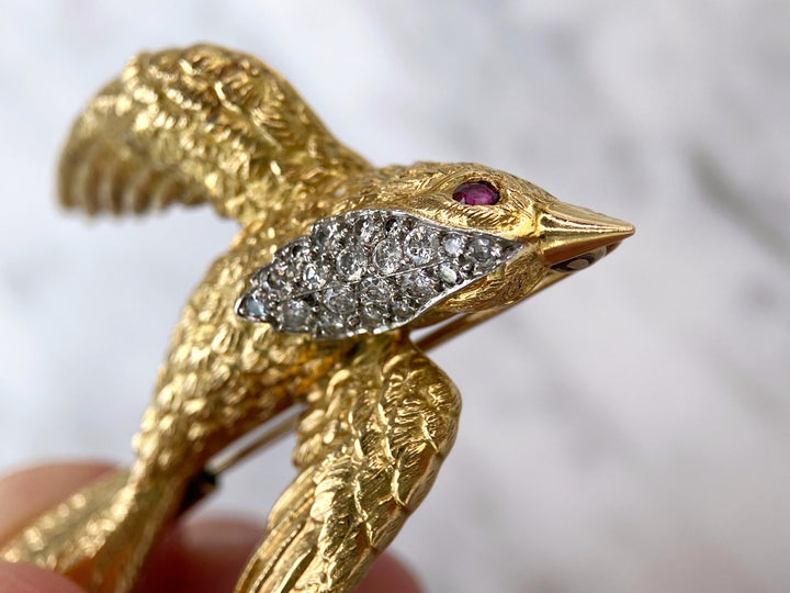 Vintage Brosche aus Gold mit Rubin & Diamanten: "Bird of Paradise"