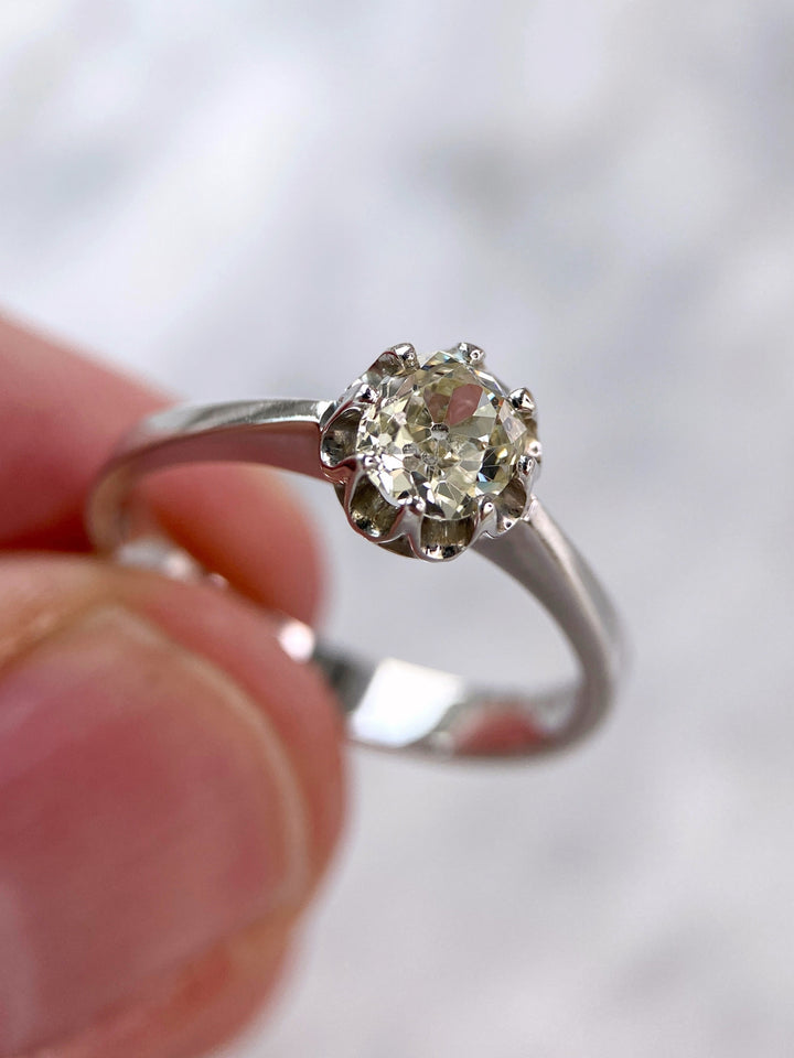 Weißgoldener Ring mit 0,8 ct Diamant: "Zur baldigen Verlobung"