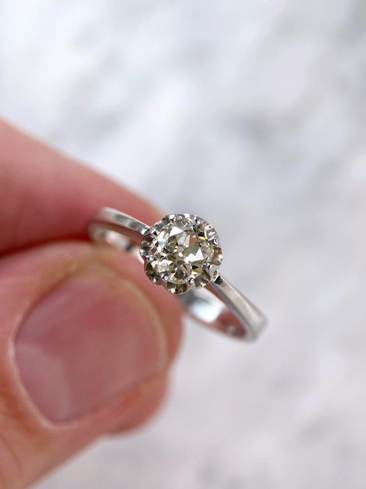 Weißgoldener Ring mit 0,8 ct Diamant: "Zur baldigen Verlobung"
