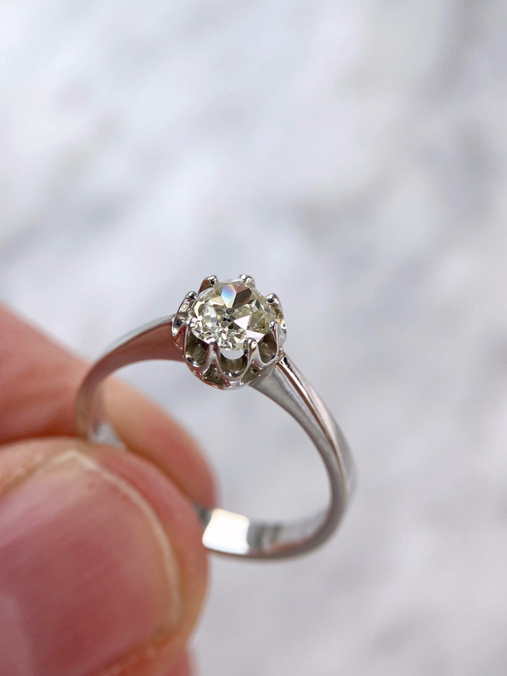 Weißgoldener Ring mit 0,8 ct Diamant: "Zur baldigen Verlobung"