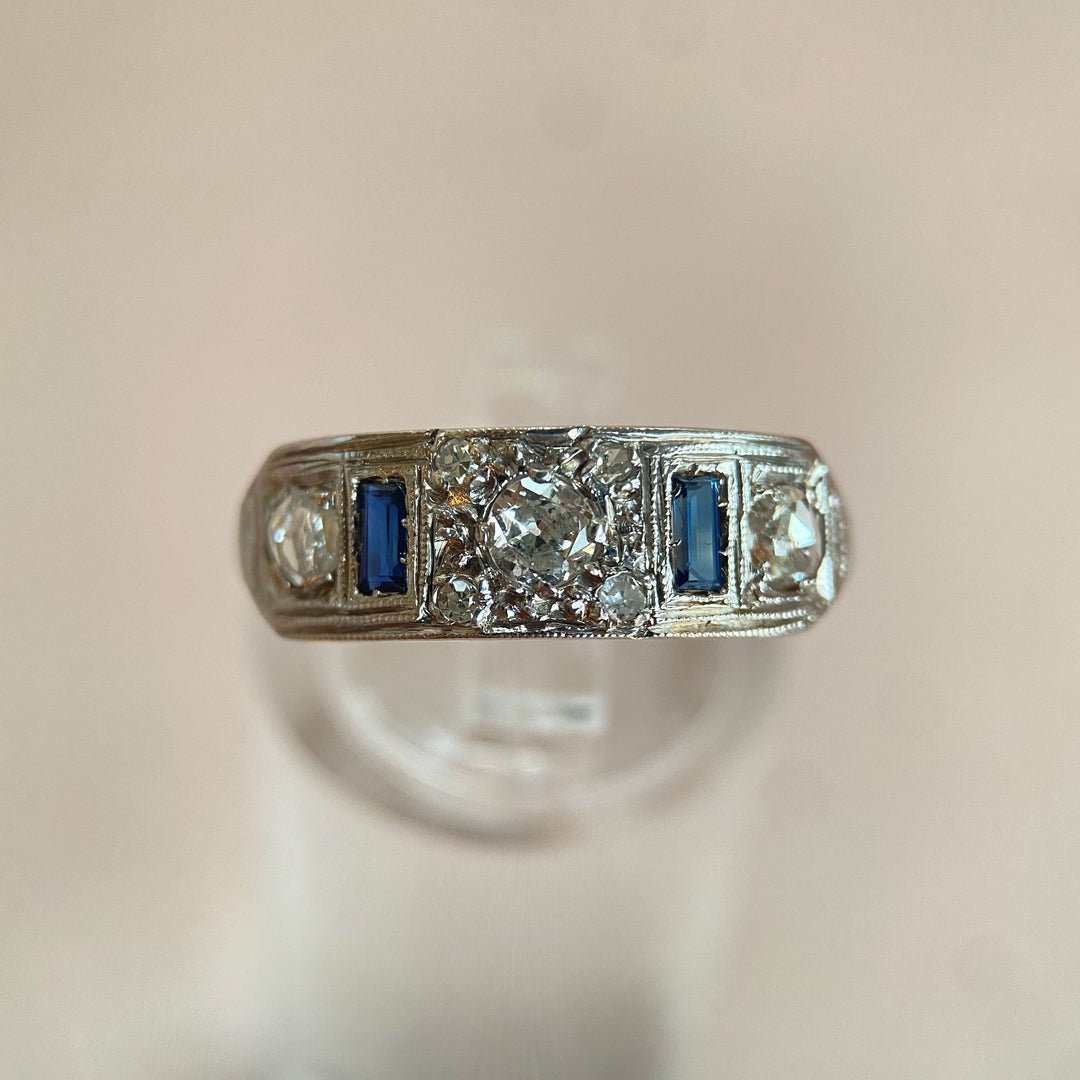 Weißgoldring mit funkelndem Brillant und mehreren Marquise-Diamanten, elegantes modernes Meisterwerk im klassischen Stil