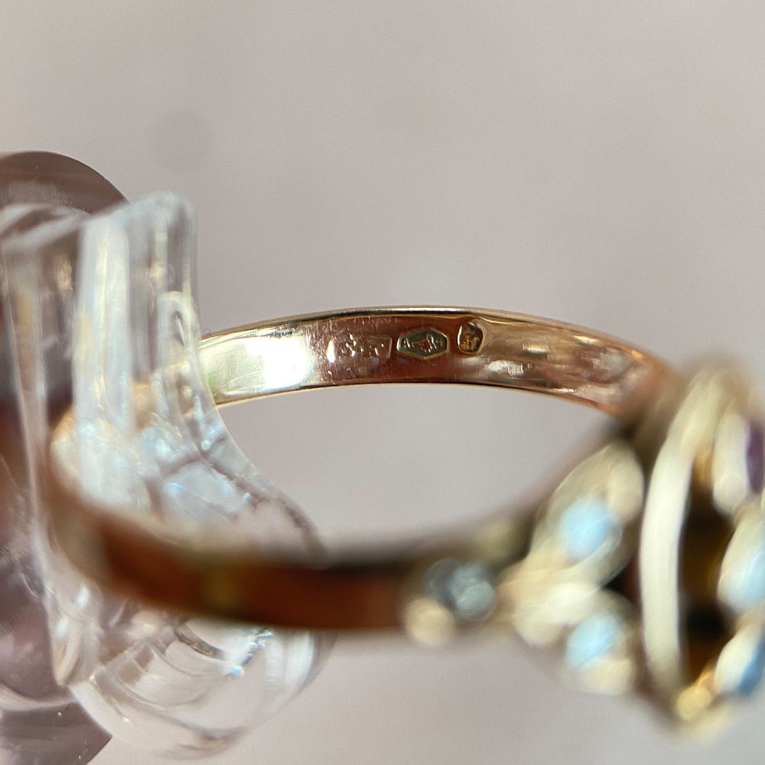 Nahaufnahme von der Innenseite vom Ring, vom Stempel und Punzierung