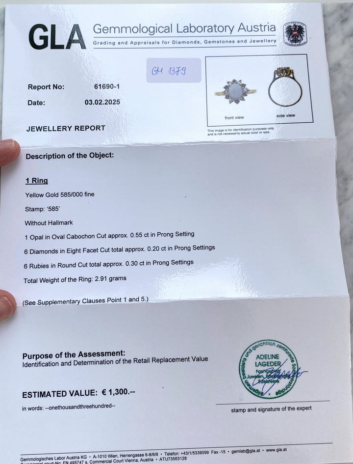 Opalring in Gelbgold mit Diamanten & Rubinen: "Sommerbegegnung"