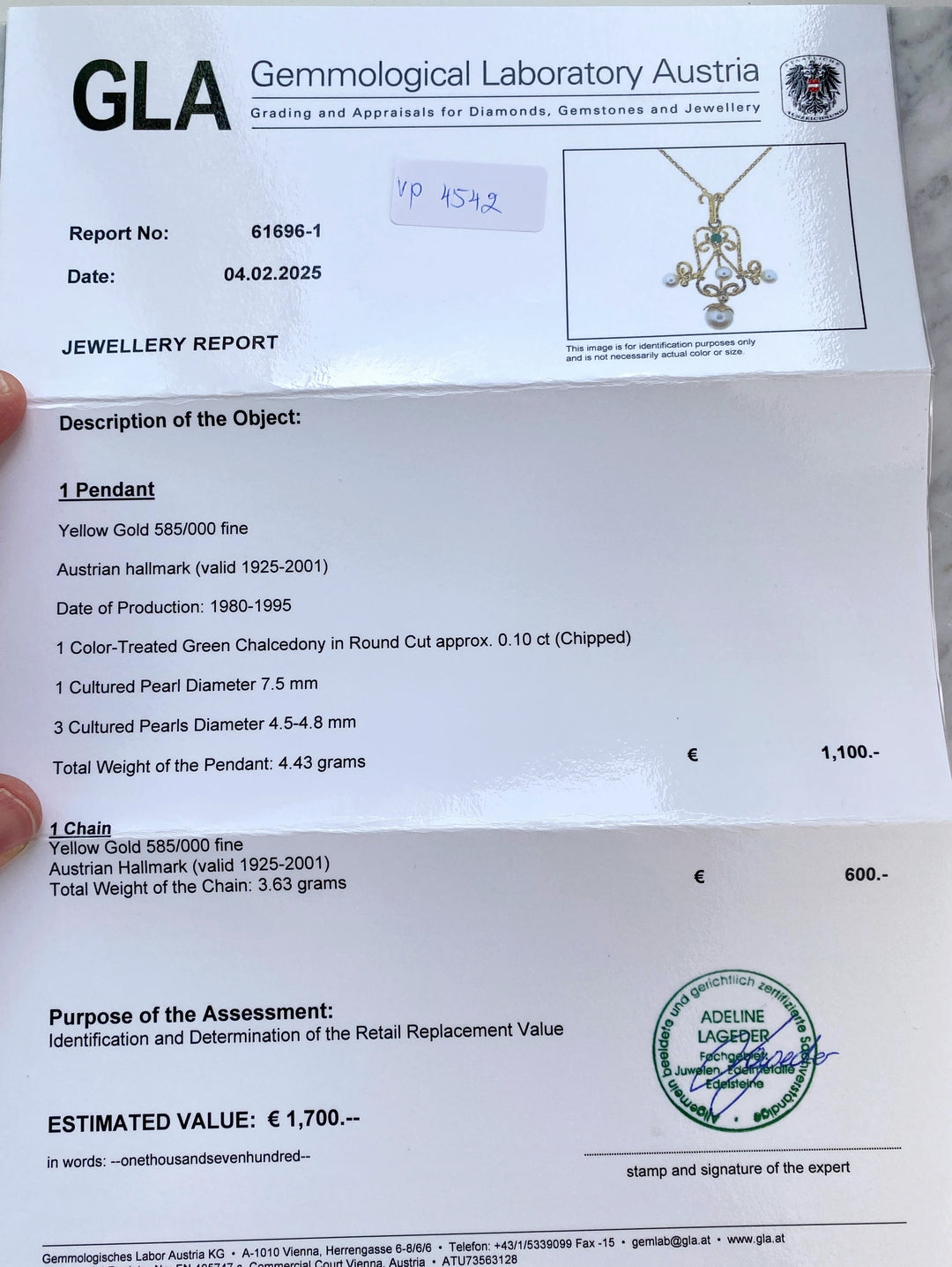 Gelbgoldener Anhänger mit Chalcedon Perlen: "Glasperlenspiel"