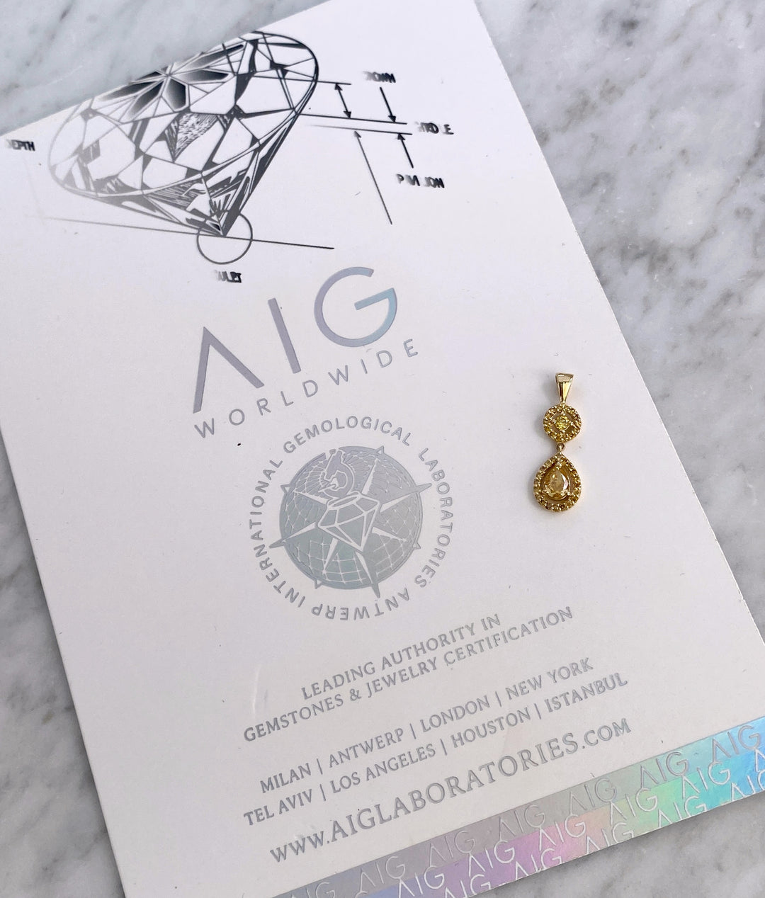 Yellow gold pendant with 0.36 ct fancy diamond: "Drop of Honey"