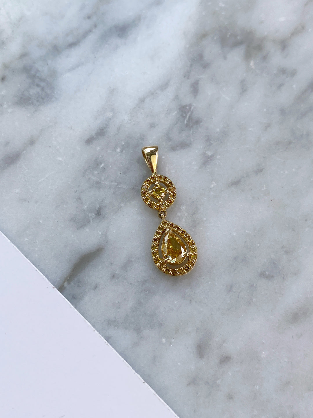 Yellow gold pendant with 0.36 ct fancy diamond: "Drop of Honey"
