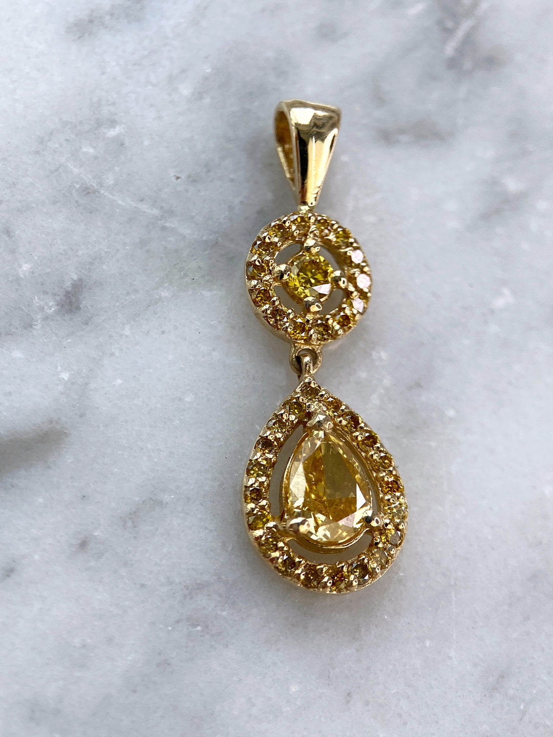 Yellow gold pendant with 0.36 ct fancy diamond: "Drop of Honey"