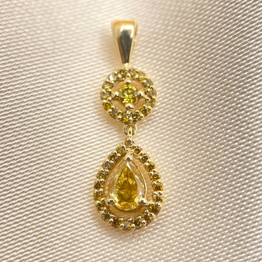 Gelbgoldanhänger 585 mit zentralem faszinierendem Fancy Vivid Yellow Diamanten im Birnenschliff und 35 funkelnden Rund-Diamanten