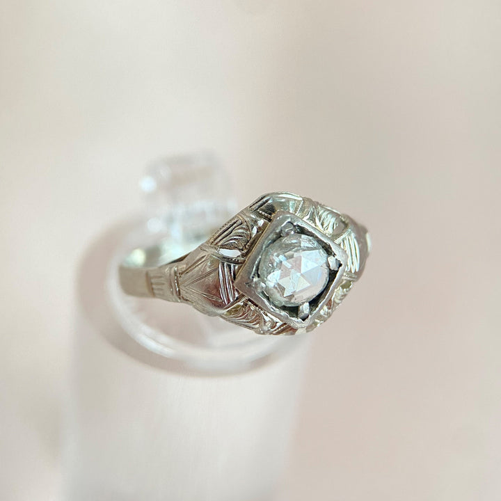 Vintage Weißgoldring 750 mit Rosenschliff-Diamant ca. 0,30 ct in zarter Körnerfassung, zeitlose romantische Eleganz aus der Mitte des 20. Jahrhundert