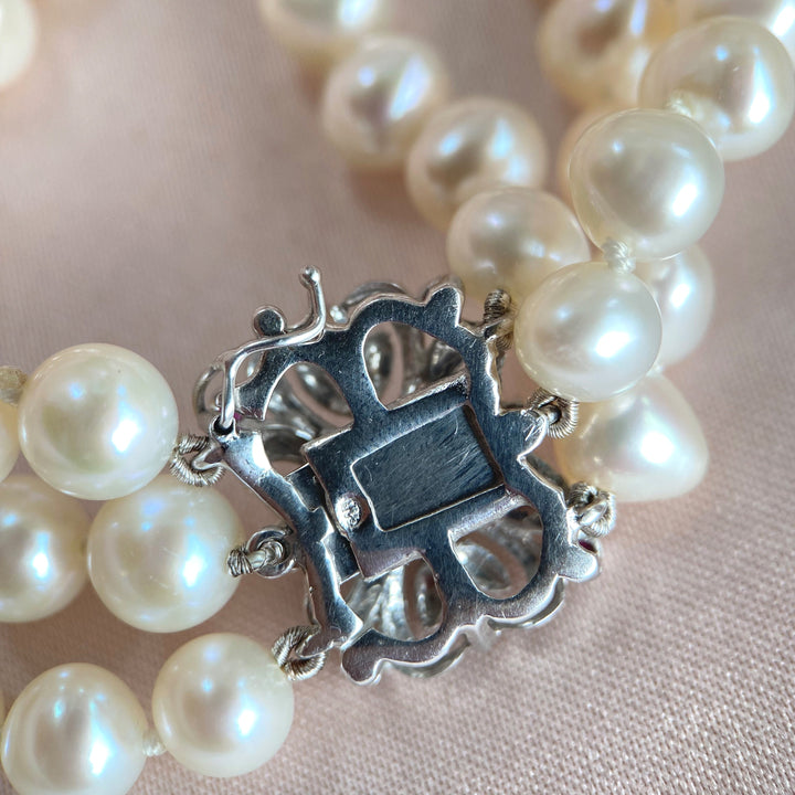 Nahaufnahme der österreichischen Punze (gültig 1965–2001) zur Bestätigung von Material und Herkunft.