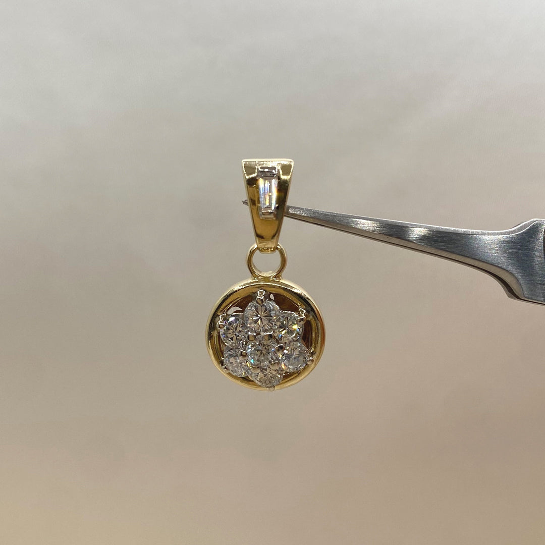 Kombination aus Gelb- und Weißgold 750 bei einem Diamantanhänger