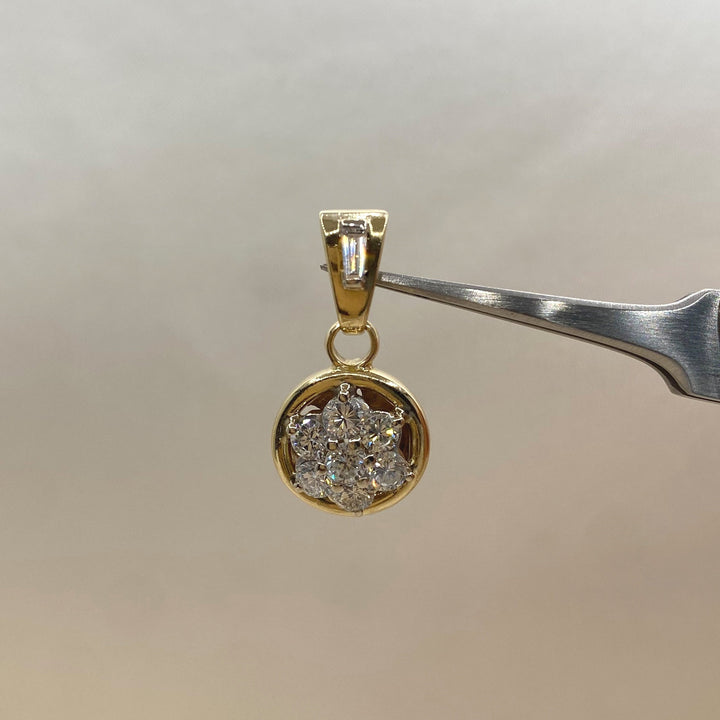 Kombination aus Gelb- und Weißgold 750 bei einem Diamantanhänger