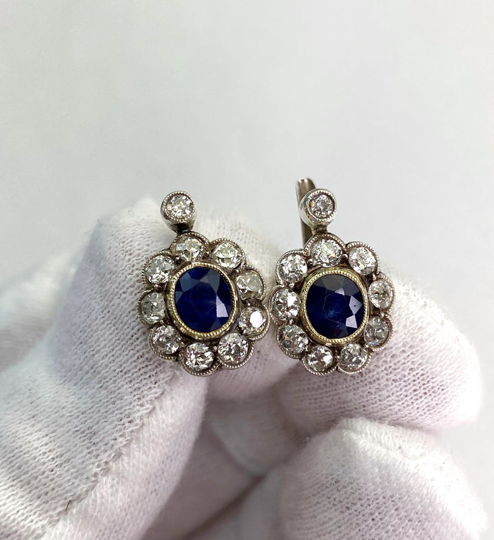Ohringe mit Saphiren (zusammen 2,1 ct) und Diamanten (zusammen ca 1,8 ct): "Doublettenglück"