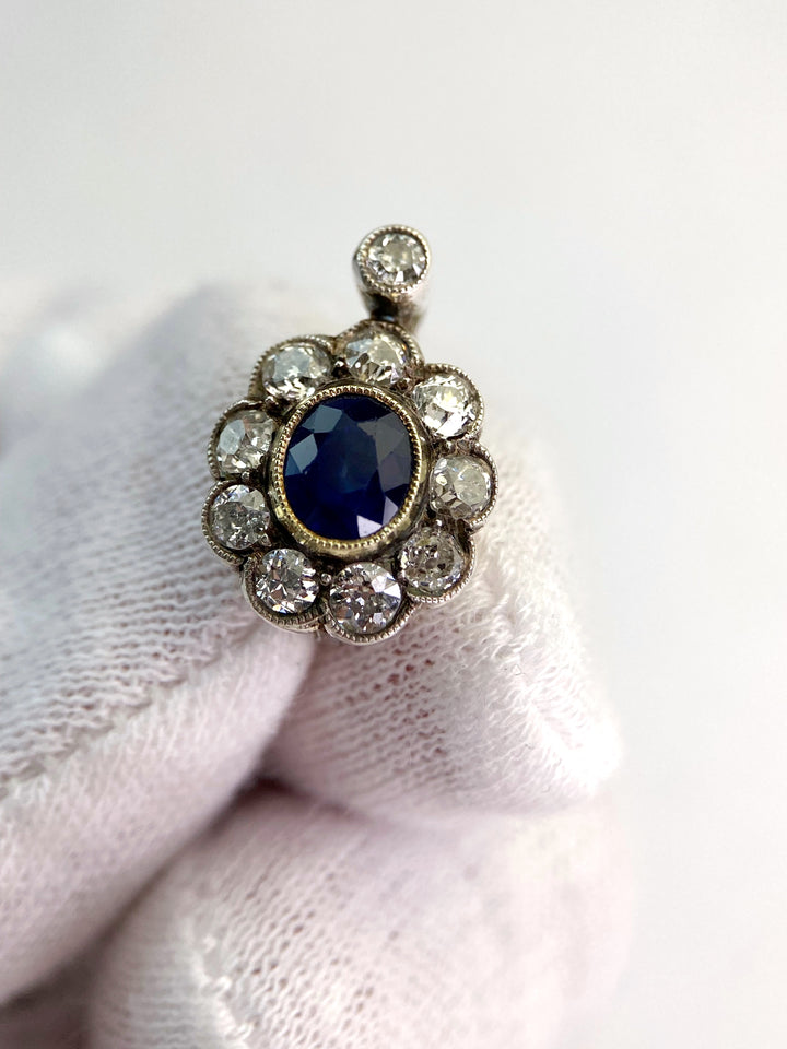 Ohringe mit Saphiren (zusammen 2,1 ct) und Diamanten (zusammen ca 1,8 ct): "Doublettenglück"