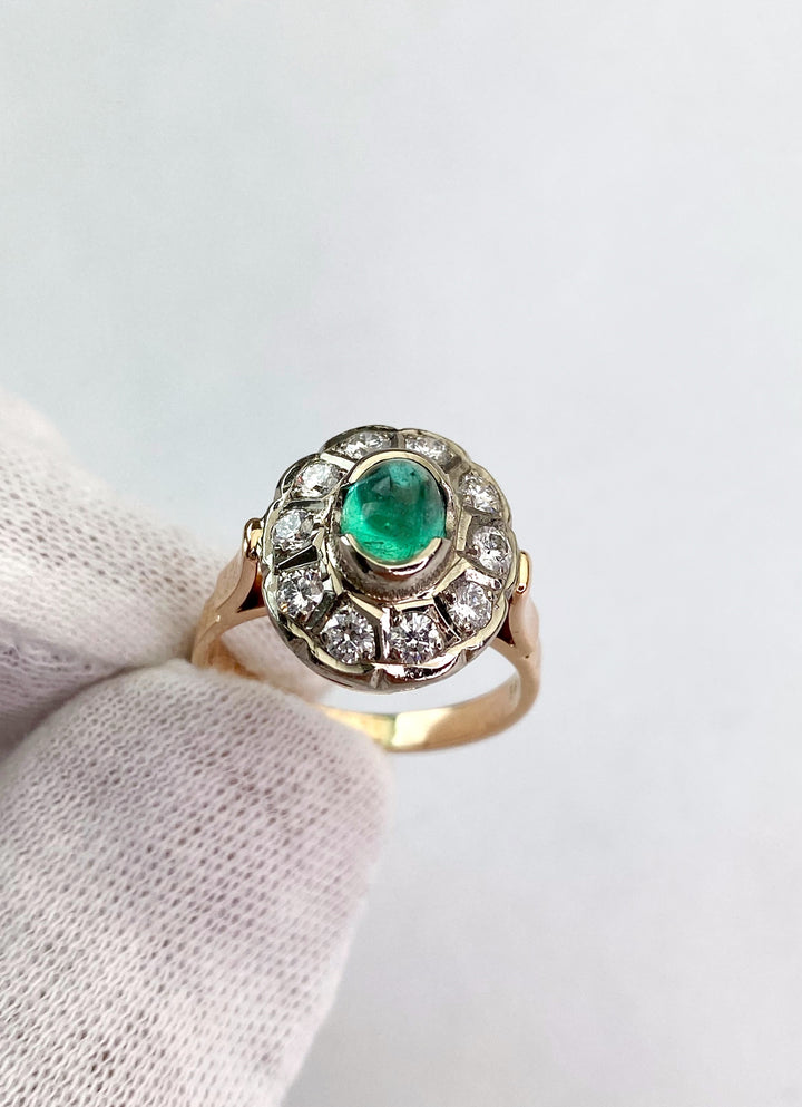 0,9 ct Smaragd & Diamanten Ring: "Grüne Majestät"