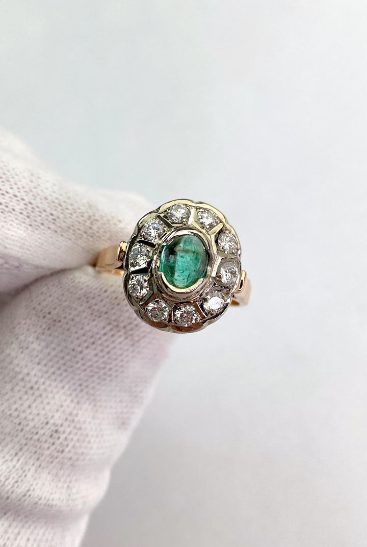 0,9 ct Smaragd & Diamanten Ring: "Grüne Majestät"