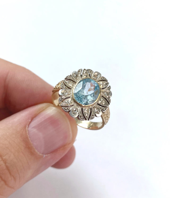 3 carat blue topaz – elegance in yellow gold ring: "Ice Princess"