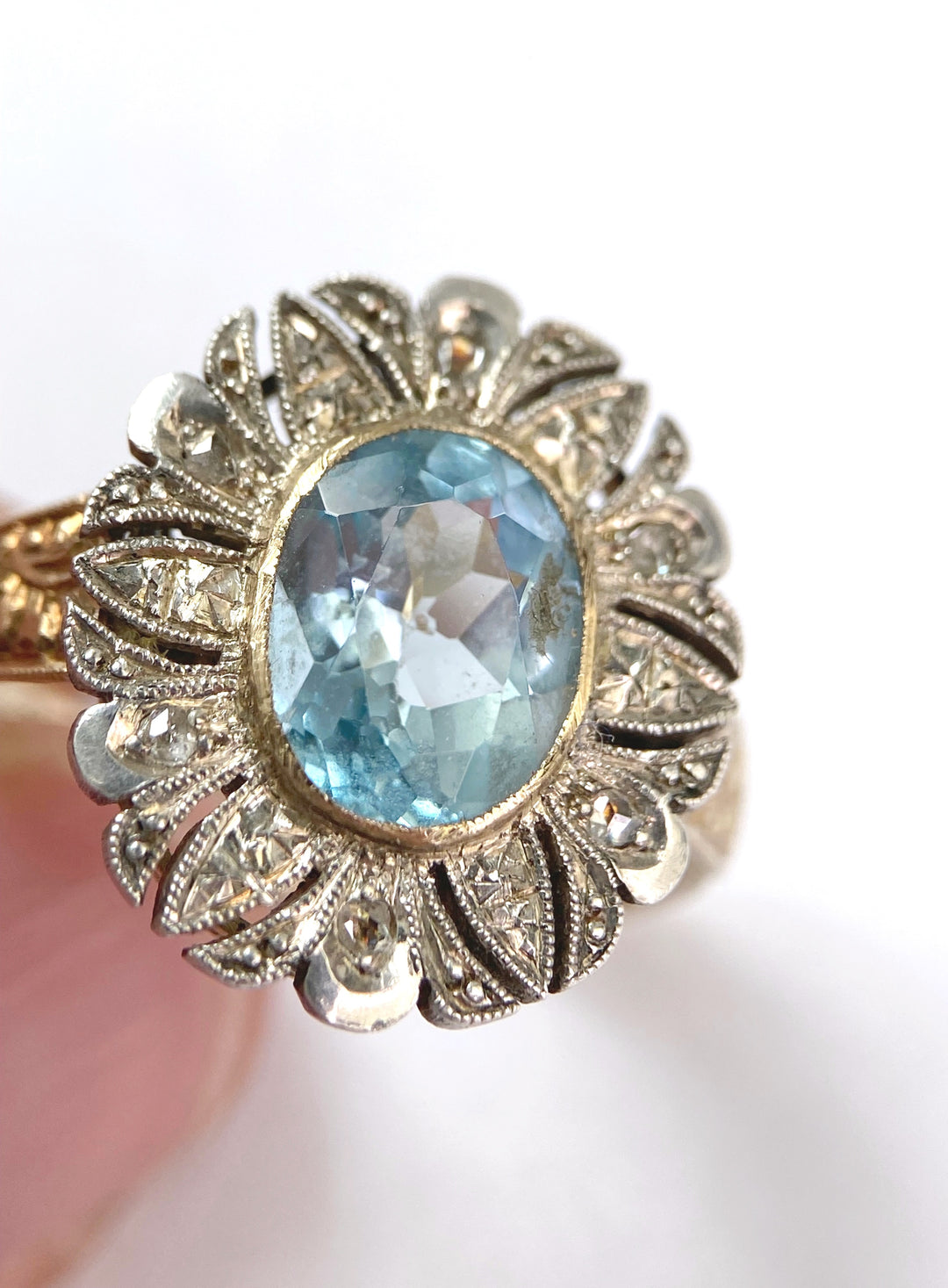 3 carat blue topaz – elegance in yellow gold ring: "Ice Princess"