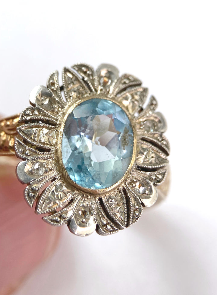 3 carat blue topaz – elegance in yellow gold ring: "Ice Princess"
