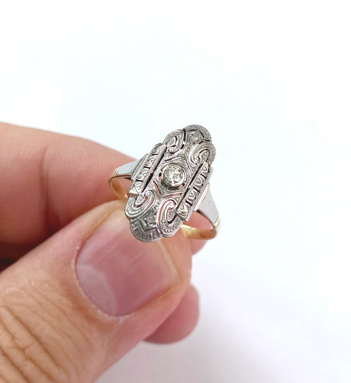 Gelbgoldring Diamanten im Vintage Look: "Glanzvolle Hüllen"