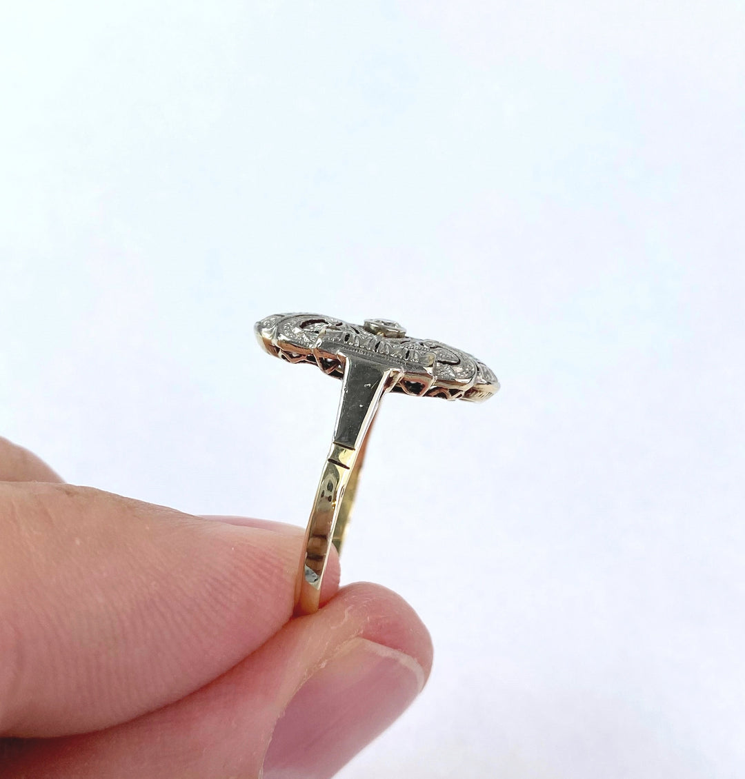 Gelbgoldring Diamanten im Vintage Look: "Glanzvolle Hüllen"