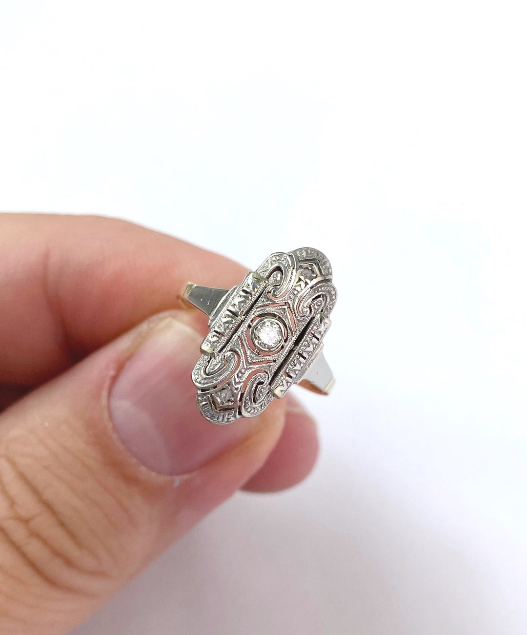 Gelbgoldring Diamanten im Vintage Look: "Glanzvolle Hüllen"
