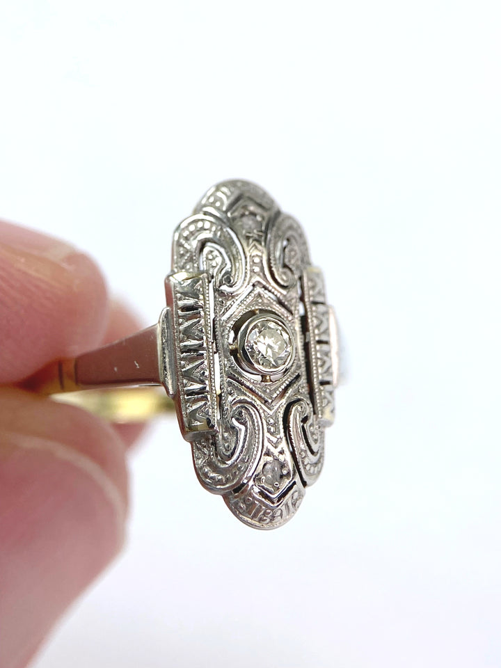 Gelbgoldring Diamanten im Vintage Look: "Glanzvolle Hüllen"