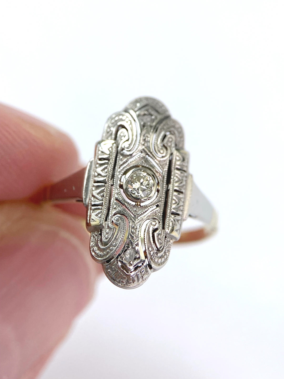Gelbgoldring Diamanten im Vintage Look: "Glanzvolle Hüllen"