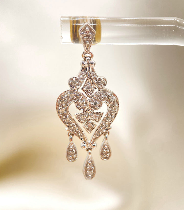 Detailaufnahme der Achtkant-Diamanten mit hohem Farbgrad und klarem, gleichmäßigem Lichtspiel.