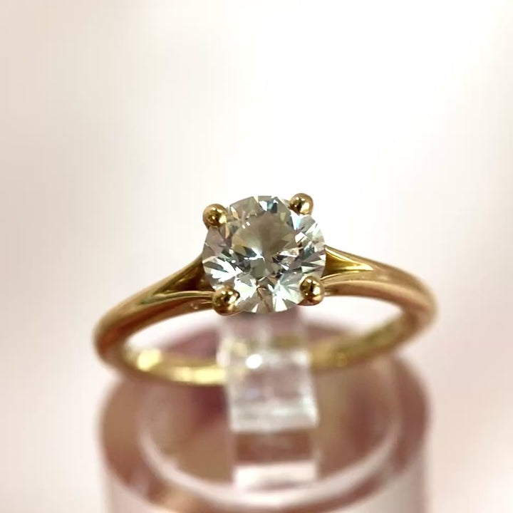 Ladies' ring in 18 karat yellow gold with solitaire diamond