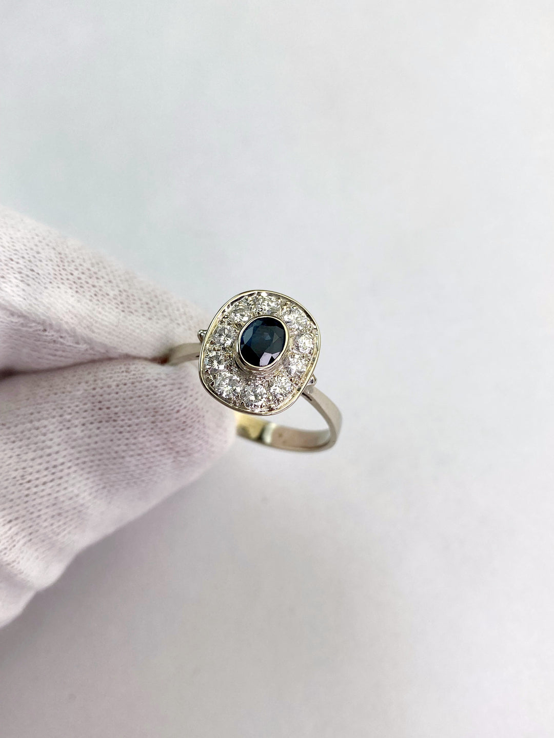Sapphire and diamonds in white gold: "Winter Garden"