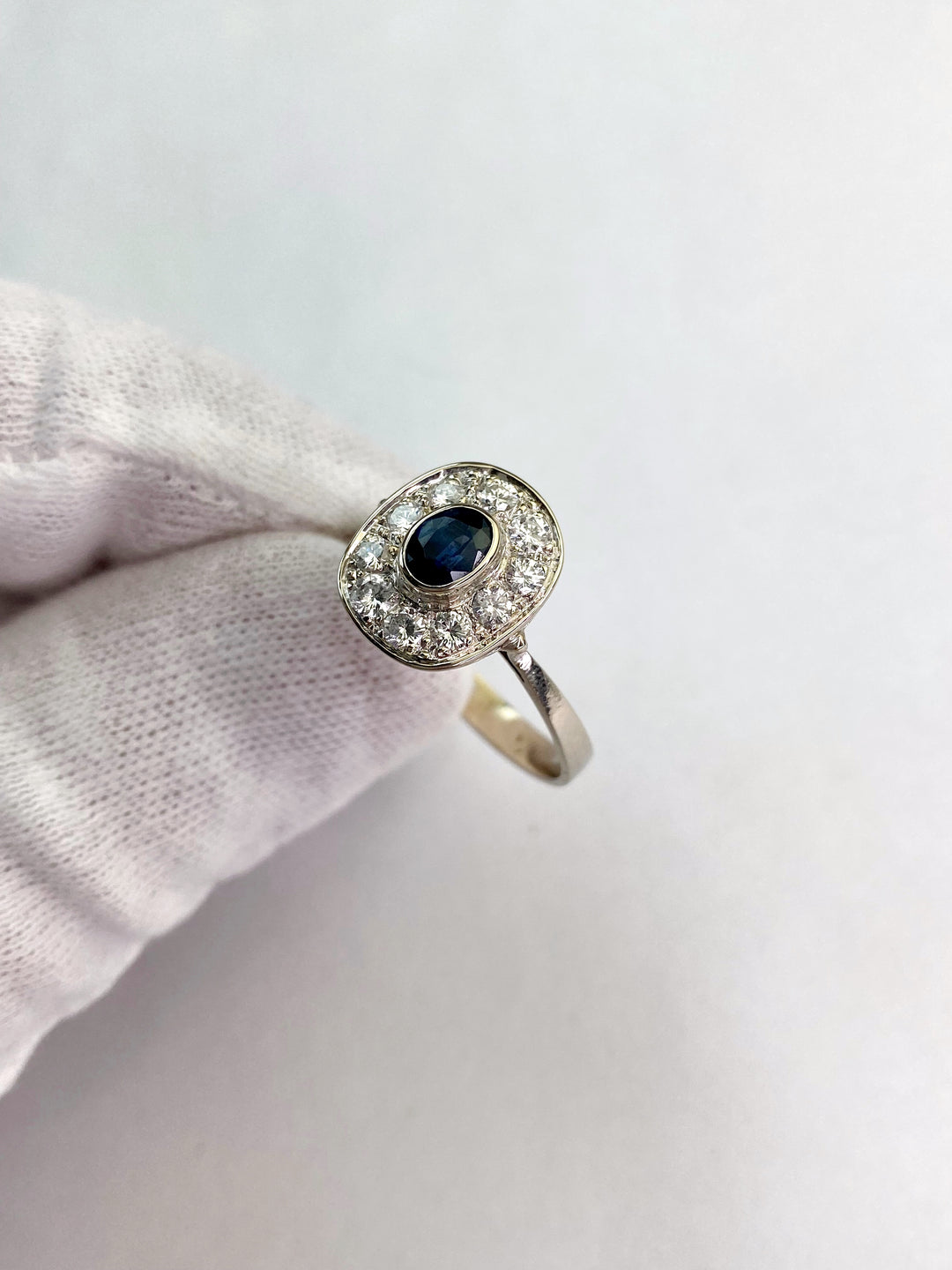 Sapphire and diamonds in white gold: "Winter Garden"