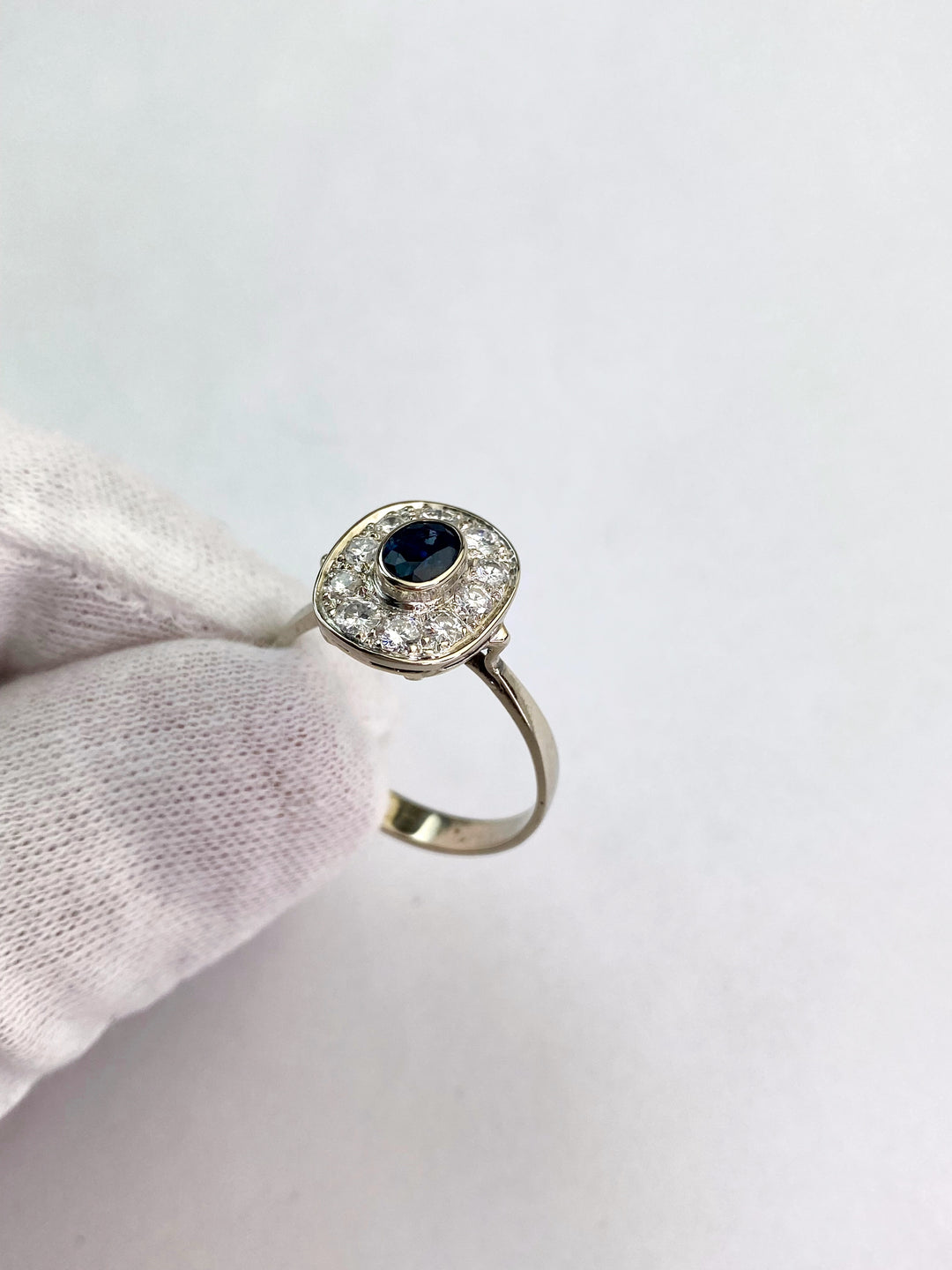 Sapphire and diamonds in white gold: "Winter Garden"