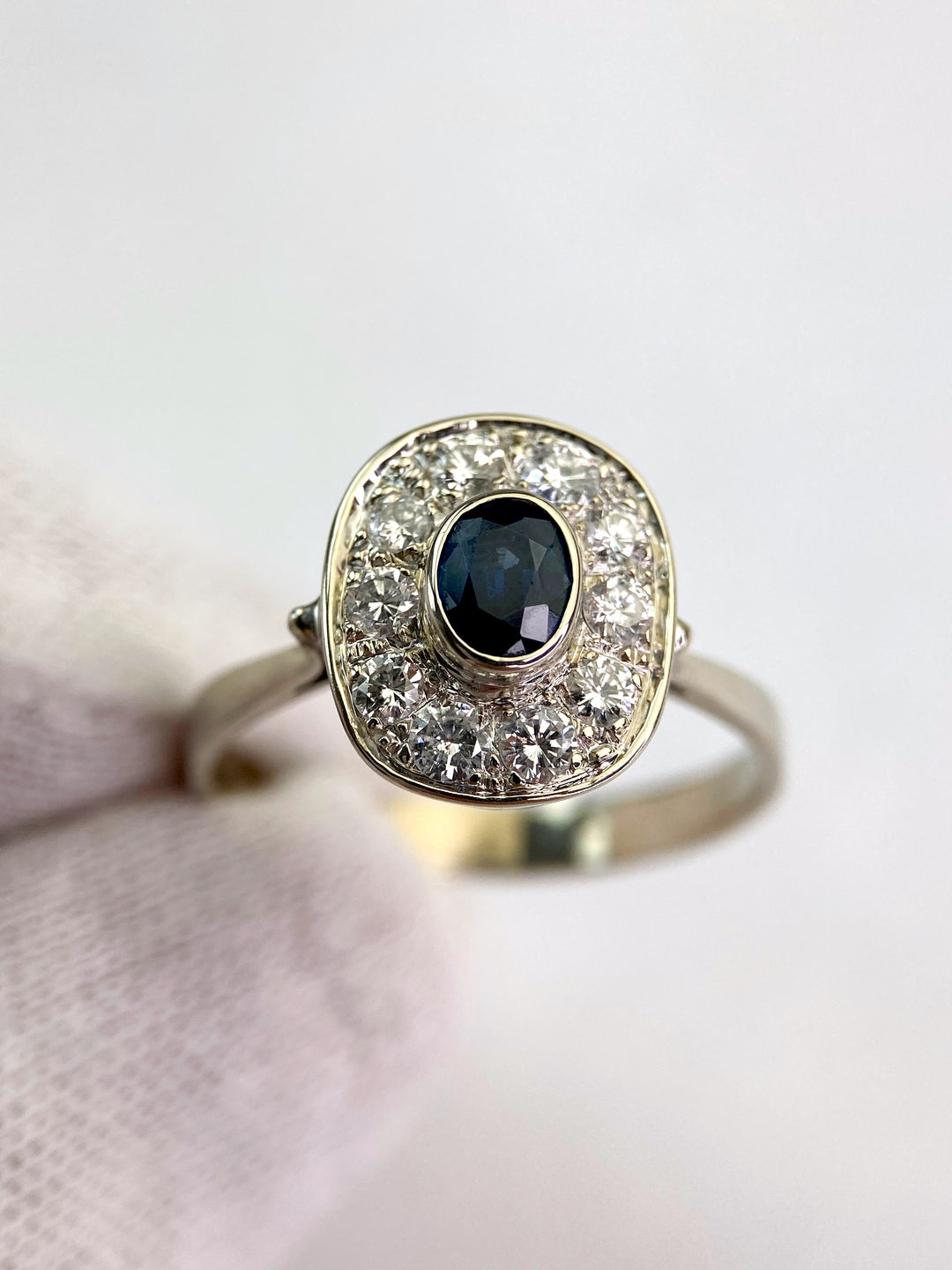 Sapphire and diamonds in white gold: "Winter Garden"