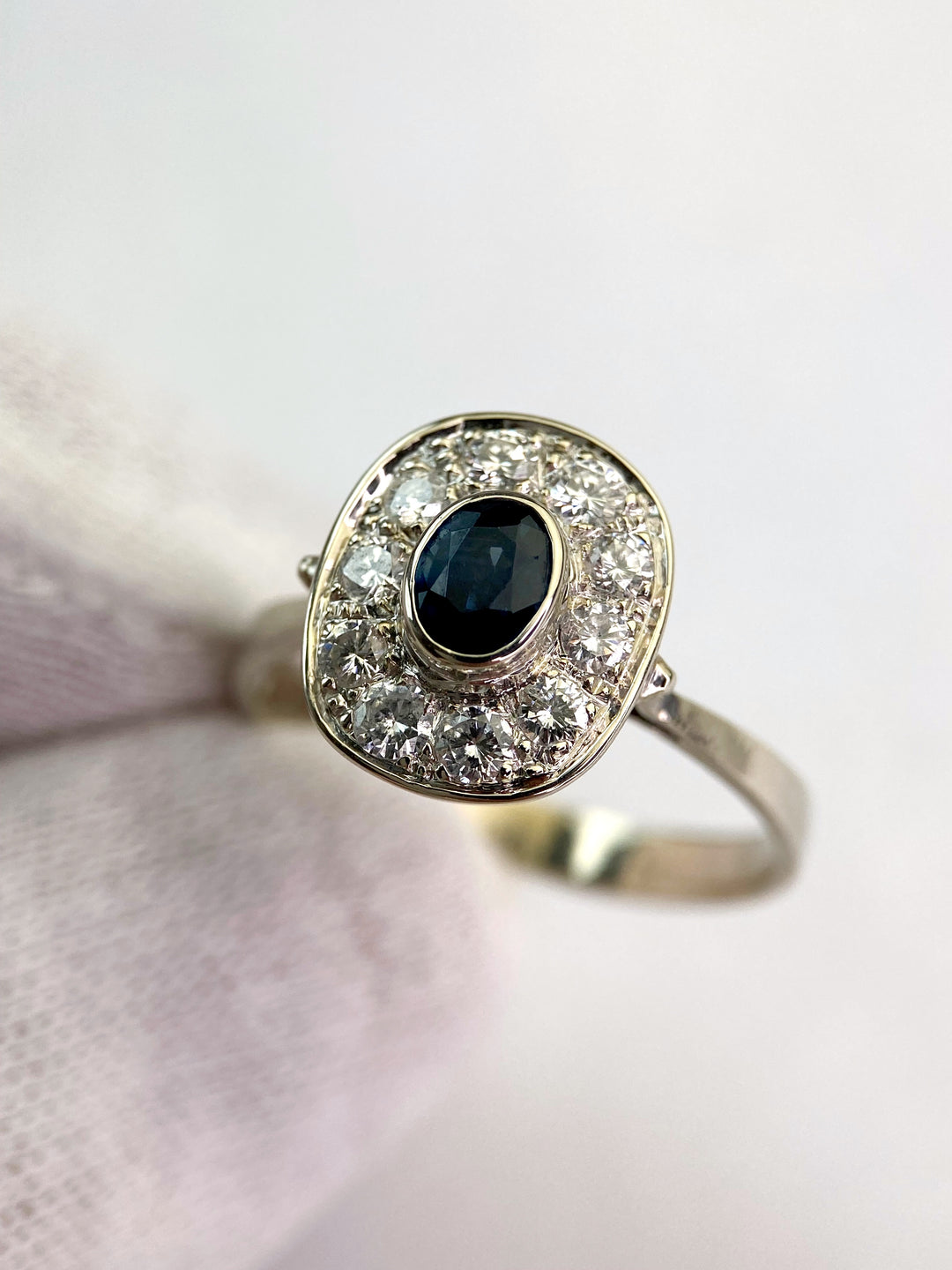 Sapphire and diamonds in white gold: "Winter Garden"