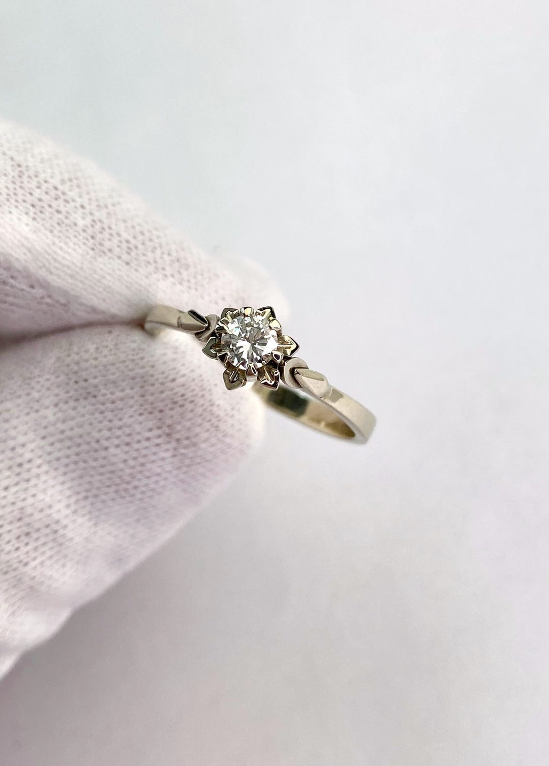 White gold jewel 0.25 ct diamond in prong setting: "Ava's Starry Call"