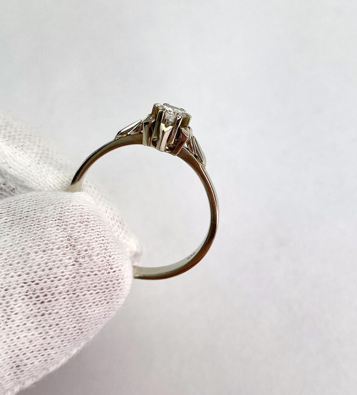 White gold jewel 0.25 ct diamond in prong setting: "Ava's Starry Call"