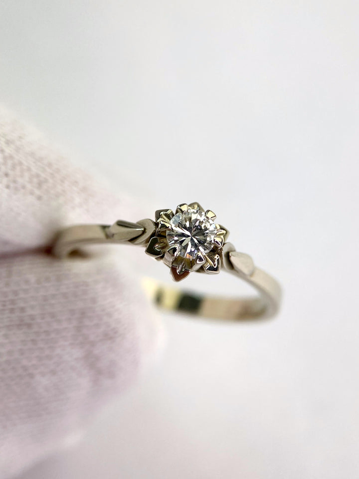 White gold jewel 0.25 ct diamond in prong setting: "Ava's Starry Call"