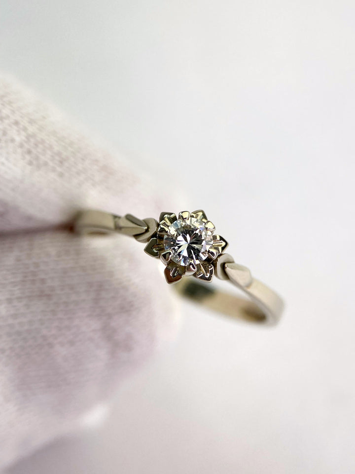 White gold jewel 0.25 ct diamond in prong setting: "Ava's Starry Call"