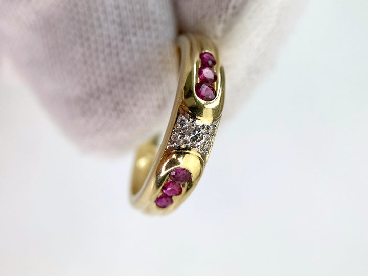 Ruby ring with diamonds in yellow gold 80s style: "Soul Dance"