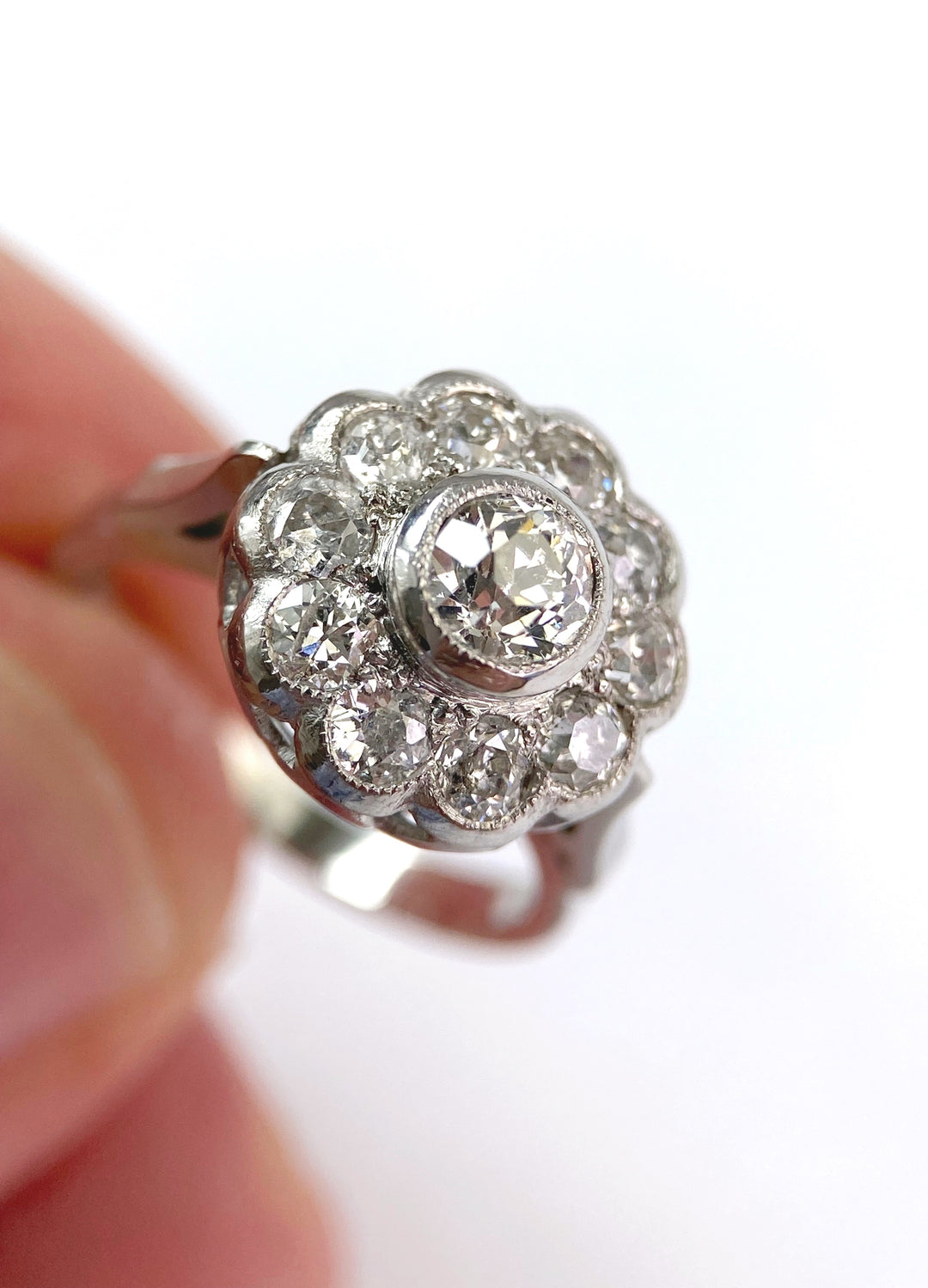 Diamond ring totaling 1.1 ct white gold: "Historic cuts"