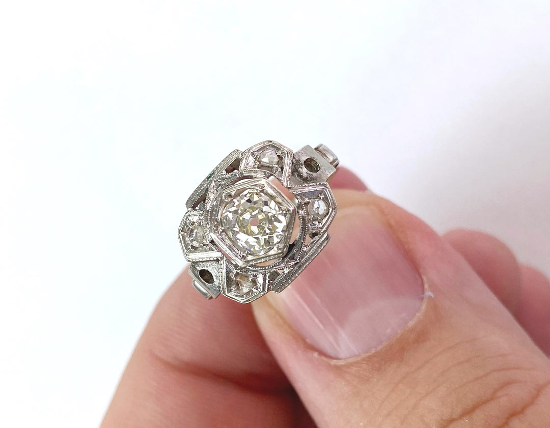 White gold ring with 0.65 ct diamonds in a grain setting: "In the clearest light"