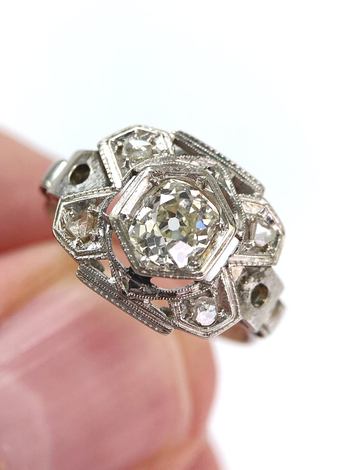 White gold ring with 0.65 ct diamonds in a grain setting: "In the clearest light"